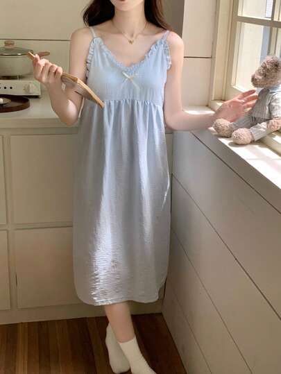 两件套女士睡衣套装，纯色V领荷叶边吊带裙，性感可爱舒适休闲风格，易护理面料，春夏款