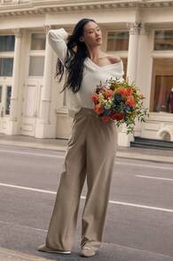 Alo Suit Up Trouser (Regular) Designed For A Loose Women's Gravel W51432r - Grå - Visa 1
