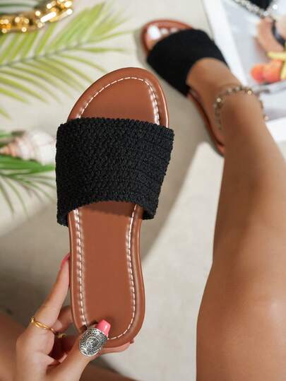 女士平底沙滩拖鞋，露趾编织罗马凉鞋，适合春夏穿着，可搭配连衣裙、沙滩装、休闲装，有白色、米色、黑色、橙色、黄色、紫色、灰色、金色、银色、蓝色、绿色、粉色、棕色、豹纹、藏青色、水钻、亚麻色等多种颜色可选，舒适的平底套脚鞋