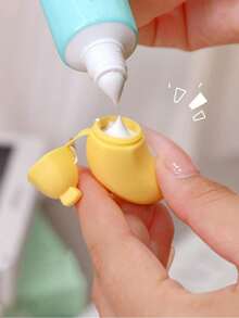 1. Hộp đựng bàn chải đánh răng hình quả chuối dễ thương kiêm hộp đựng đồ du lịch, bộ bảo vệ bàn chải đánh răng mini hai trong một, hộp đựng kem đánh răng bằng silicon tích hợp, có dây đeo, có thể treo để cất giữ, dễ dàng thoát nước, đồ dùng vệ sinh cá nhân di động cho chuyến công tác, khách sạn, ký túc xá sinh viên, dễ dàng cất giữ và mang theo, phù hợp cho sinh viên và các cặp đôi. - Nhiều màu - Xem 3