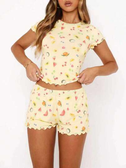 Bộ đồ hai mảnh mùa hè dành cho nữ, in họa tiết, kiểu dáng thoải mái, gồm áo cổ tròn tay ngắn và quần short cạp chun.