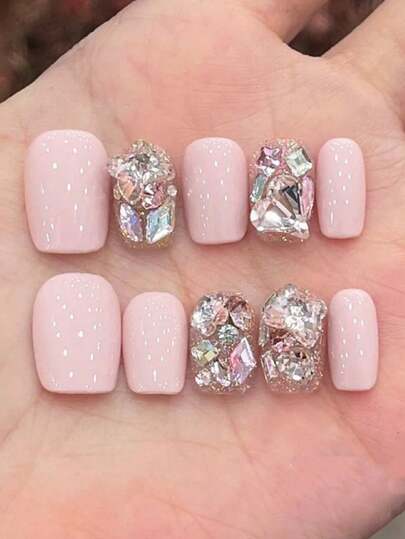 10 piezas de uñas postizas cortas desmontables de color rosa claro, con diseños de estrellas, corazones, rhinestones y ojos de gato. Adecuadas para uso diario, con un diseño cuadrado corto, elegante y de moda. Ideal como regalo del Día de la Madre para niñas.