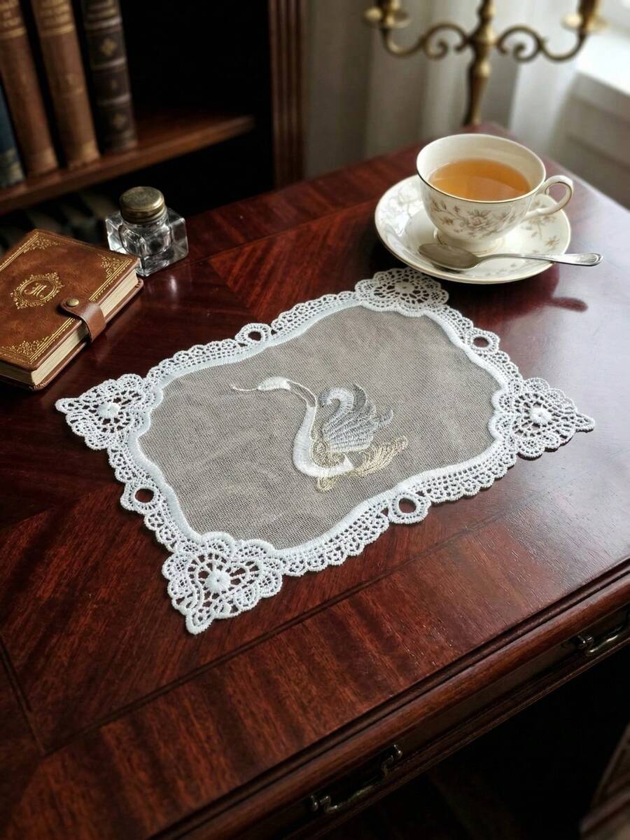 1 tấm lót bàn ren, vải thêu chỉ vàng tan trong nước. - trắng - Xem 1