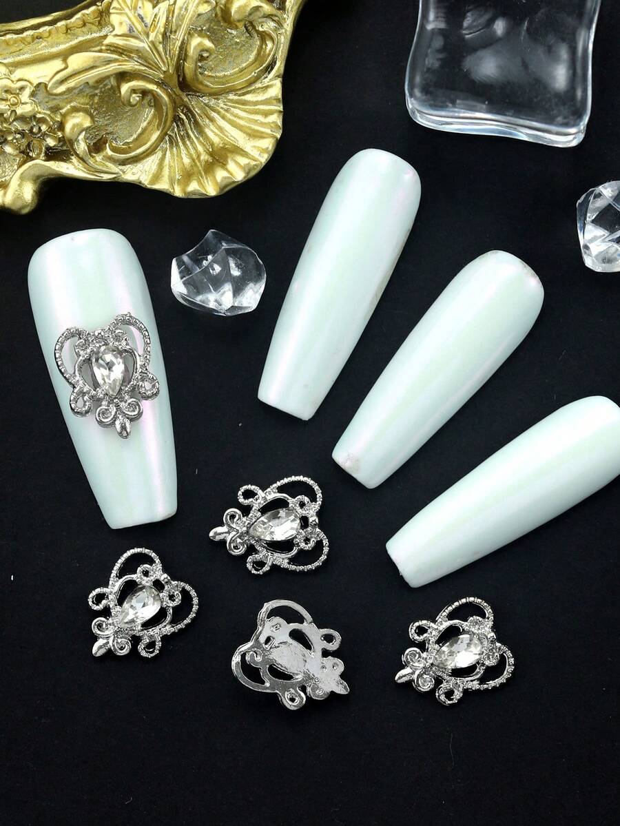 10片/包 复古奢华巴洛克风格美甲饰品,镂空美甲贴纸镶嵌锆石,适用于日常生活、节日、派对、美甲、手机壳、鞋子、衣服、包包、工艺品、美甲用品等。 - 銀色 - 查看 1