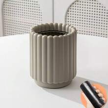 2026 Nueva papelera de escritorio para el hogar, gran abertura, tapa de presión, papelera de almacenamiento con patrón de girasol compacto - Multicolor - Ver 14