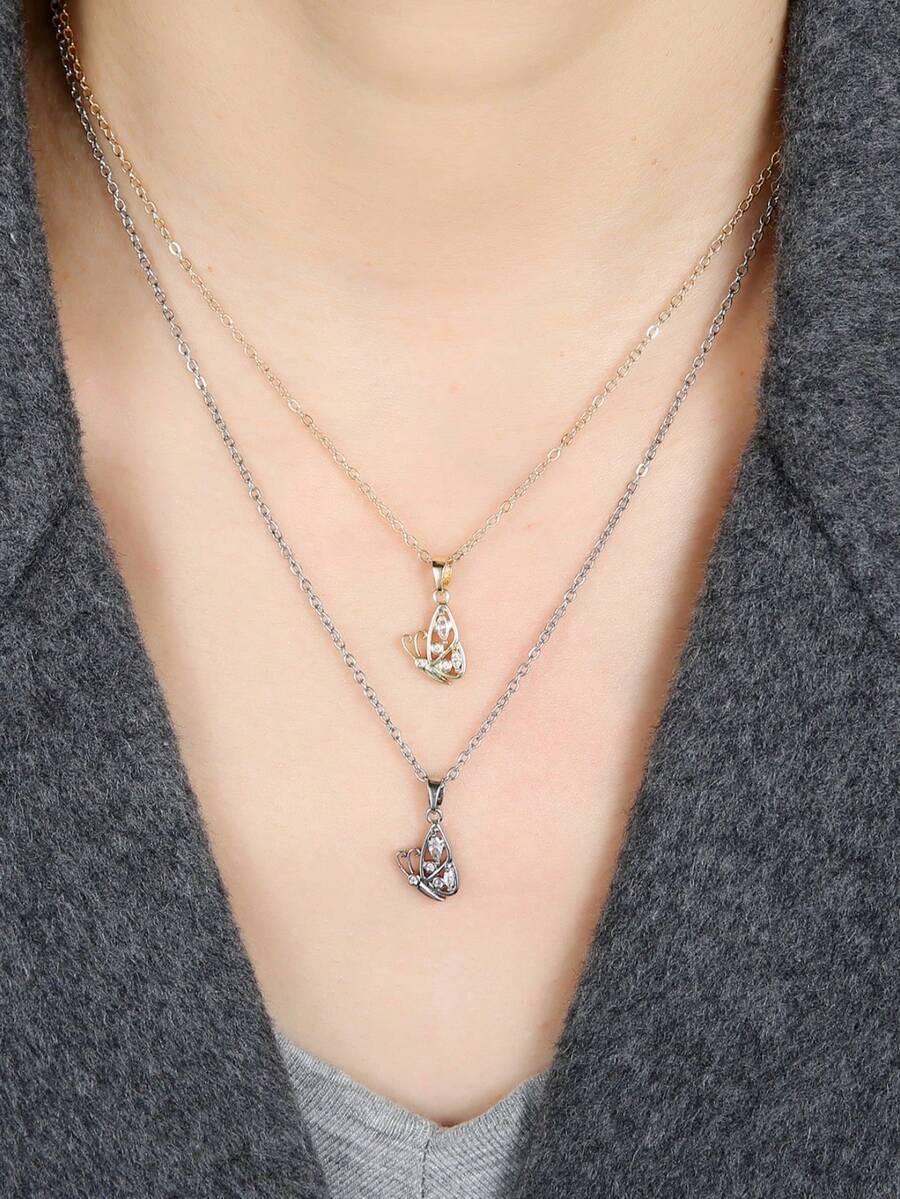 这款甜美、优雅、可爱的蝴蝶吊坠项链，气质精致百搭，镶嵌闪亮锆石，适合日常佩戴，任何场合皆宜，也可作为礼物送给朋友。