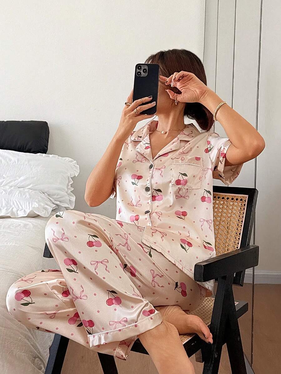 Dreamivo Conjunto de pijama de satén con estampado de cerezas, top de pijama cómodo de manga corta con botones y pantalones casuales, ropa de estar en casa y de dormir para mujer. - Albaricoque - Ver 1