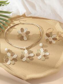 一套手工波西米亚风拉菲草花朵首饰套装，包括项链、耳环、手链和戒指，优雅简约设计，适合海滩、度假、派对、旅行、聚会等场合佩戴（纯手工制作，可能存在轻微胶水残留，敬请谅解）。 - 卡其色 - 查看 2