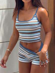 Live To Mo 波西米亚风女士两件套夏季彩色条纹针织套装，吊带上衣搭配低腰短裤，休闲沙滩度假套装，适合度假旅行、约会、泳池派对和日常穿着。 - 藍色條紋 - 查看 4