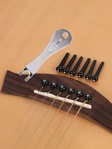 1 pieza Herramienta de enrollado de cuerdas de guitarra 3 en 1 de plata | Adecuada para guitarra acústica/folk | Diseño de cabeza de metal para un cambio de cuerdas, afinación y pulsación fáciles. Púa de metal para cuerdas de guitarra, extractor de cuerdas de ukelele - Multicolor - Ver 2