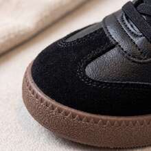 Tenis infantiles retro de entrenamiento con rayas de contraste para niño y niña, cierre adhesivo ajustable suela gruesa de goma material PU resistente antideslizante cómodos - Negro - Ver 7