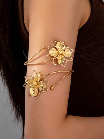 女士花卉几何图案臂环一件。夏季穿搭的理想之选，完美融合时尚、简约与优雅。适合日常佩戴、夏季度假及馈赠亲友。