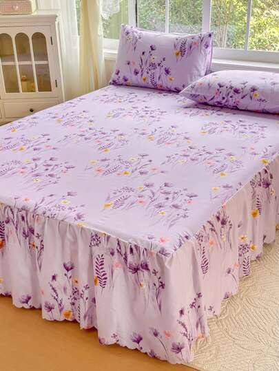 Bộ 3 món (1 ga trải giường, 2 vỏ gối) Ga trải giường màu tím, họa tiết hoa tím, hoa nhỏ màu hồng in trên vải với viền xếp ly, ga trải giường che phủ toàn bộ giường, chống bụi, có viền váy, bộ 3 món ga trải giường xếp ly kèm 2 vỏ gối.