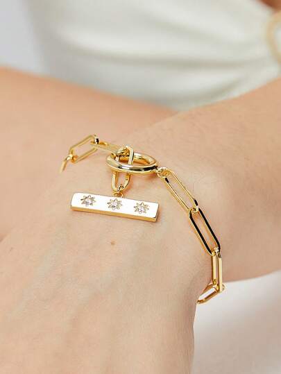 Women's Gold-Plated Paperclip Chain Bracelet, Decorated With Cubic Zirconia Square Pendant, Minimalist Elegant Style, Suitable For Daily Commute And Workwear, An Ideal Gift For Fashion Enthusiasts