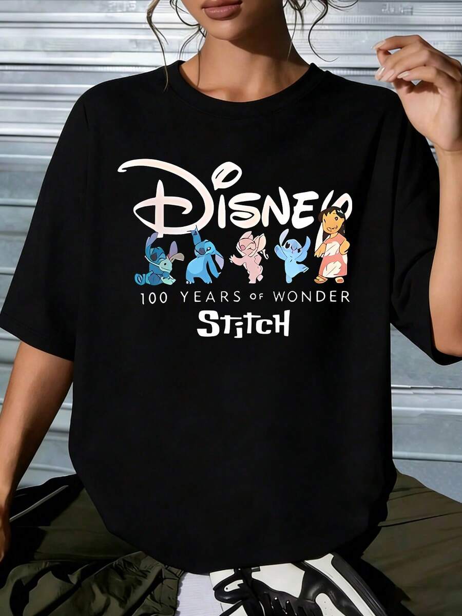 Disney 100 Years Of Wonder Stitch Family Graphic T-Shirt, Lilo And Stitch Oversized TeeThis Women's Crew-Neck Cropped Top Is Suitable For All Seasons And Perfectly Suited For Any Occasion-Whether For Everyday Wear, A Shopping Trip, Or Attending Parties And Gatherings, It Is An Excellent Choice. It Serves Not Only As An Ideal Staple For Your Daily Wardrobe But Also As A Thoughtful Gift For Friends And Family. - 黑色 - 查看 1