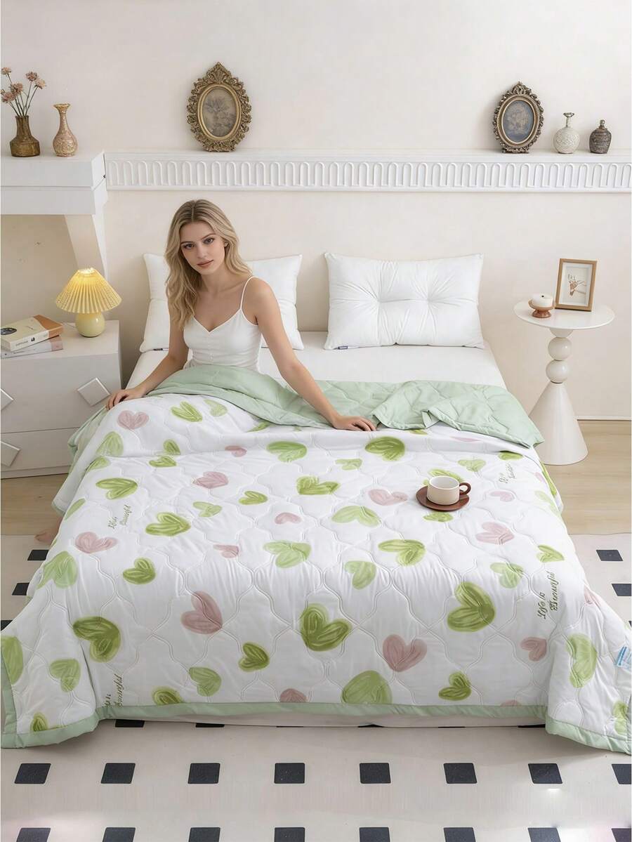 1 pieza Edredón de verano estampado y cepillado, edredón de aire acondicionado, tela amigable con la piel, diseño de versión completa AB, ligero y suave, transpirable y fresco, sensación sedosa y suave, adecuado para dormir desnudo, que absorbe la humedad, edredón fino para el verano, manta estampada de moda, adecuado para la decoración del dormitorio del hogar, suministros para bodas, decoración del dormitorio del hogar para el Día de San Valentín, regalos del Día de la Madre, adecuado para todas las estaciones