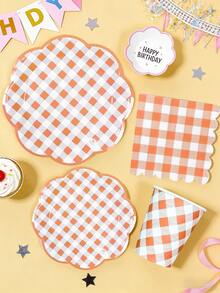 Set de 10 piezas/20 piezas/50 piezas/80 piezas de suministros para fiesta a cuadros naranja - Platos, vasos, servilletas de papel a cuadros naranja y blanco - Conjunto de vajilla con borde festoneado adecuado para picnics, fiestas de cumpleaños para hombres y mujeres - Cuadros naranjas y blancos - Ver 6