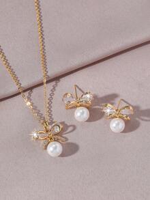 一套时尚精致的新款蝴蝶首饰套装，18K镀金铜材质，镶嵌立方氧化锆，适合女性日常、派对和聚会佩戴。 - 金色 - 查看 2