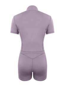 LovelyWholesale Bộ đồ tập yoga nữ kiểu dáng thường ngày, áo ngắn tay cổ đứng có khóa kéo và quần short, trang phục thể dục mùa hè thanh lịch. - Màu tím hoa cà - Xem 9