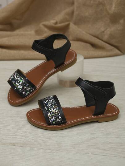 1 par de sandalias planas con brillo negro para niñas, moda con suela de goma antideslizante y duradera de color contrastante, diseño de punta redonda con suela de PU suave, adecuado para niñas de 3 a 15 años para uso diario casual, viajes, vacaciones, fiestas en casa y al aire libre, nuevos zapatos para niñas primavera-verano 2026