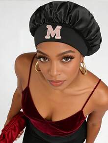 1 pieza Gorro de cuidado del cabello con letras exclusivas de satén negro. Textura sedosa y sensación de alta gama para el cuidado del cabello en casa y dormir - Negro - Ver 2