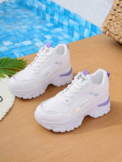 1 đôi giày thể thao nữ da trắng kẻ sọc lấp lánh gradient, đế dày chunky, lót đế ẩn, thích hợp cho đi chơi hàng ngày, đi nghỉ mát, hẹn hò, kiểu dáng tối giản đính sequin cổ điển, cao 7.5cm