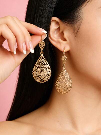 1 Đôi bông tai tua rua hình giọt nước rỗng mạ vàng kiểu Baroque sang trọng, thích hợp cho đám cưới, tiệc tùng, lễ hội của phụ nữ.