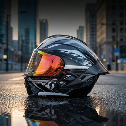 1顶机械几何造型摩托车骑行头盔，ABS材质，带EPS缓冲层，彩色防雾镜片，通风可拆卸耳垫，专业赛车安全装备