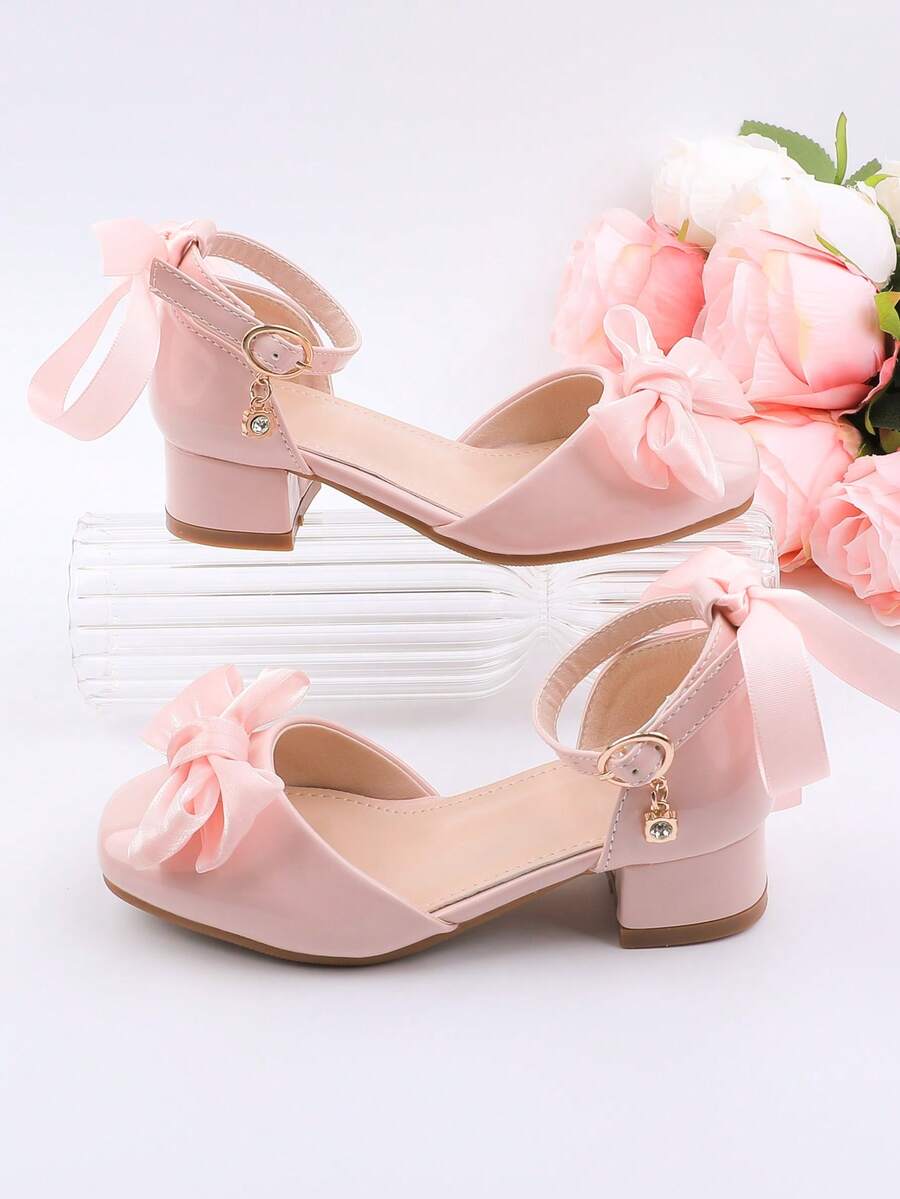 甜美可爱的花童高跟鞋，适合婚礼、派对、度假等场合，适合所有年龄段的女孩，经典舒适百搭的小鞋子，时尚简约的蝴蝶结搭扣，适合所有季节，可用于节日、正式场合、表演、芭蕾舞、公主鞋、露趾高跟鞋、优雅高跟鞋，夏季必备。