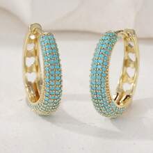 Đôi bông tai này toát lên vẻ thanh lịch và sang trọng, đậm chất nghỉ dưỡng. Bề mặt được khảm đá ngọc lam nhân tạo, tạo nên vẻ ngoài tinh tế và sang trọng như trang sức. Phù hợp để đeo hàng ngày cũng như trong các kỳ nghỉ, đây là một lựa chọn quà tặng tuyệt vời. - Màu xanh lam - Xem 6