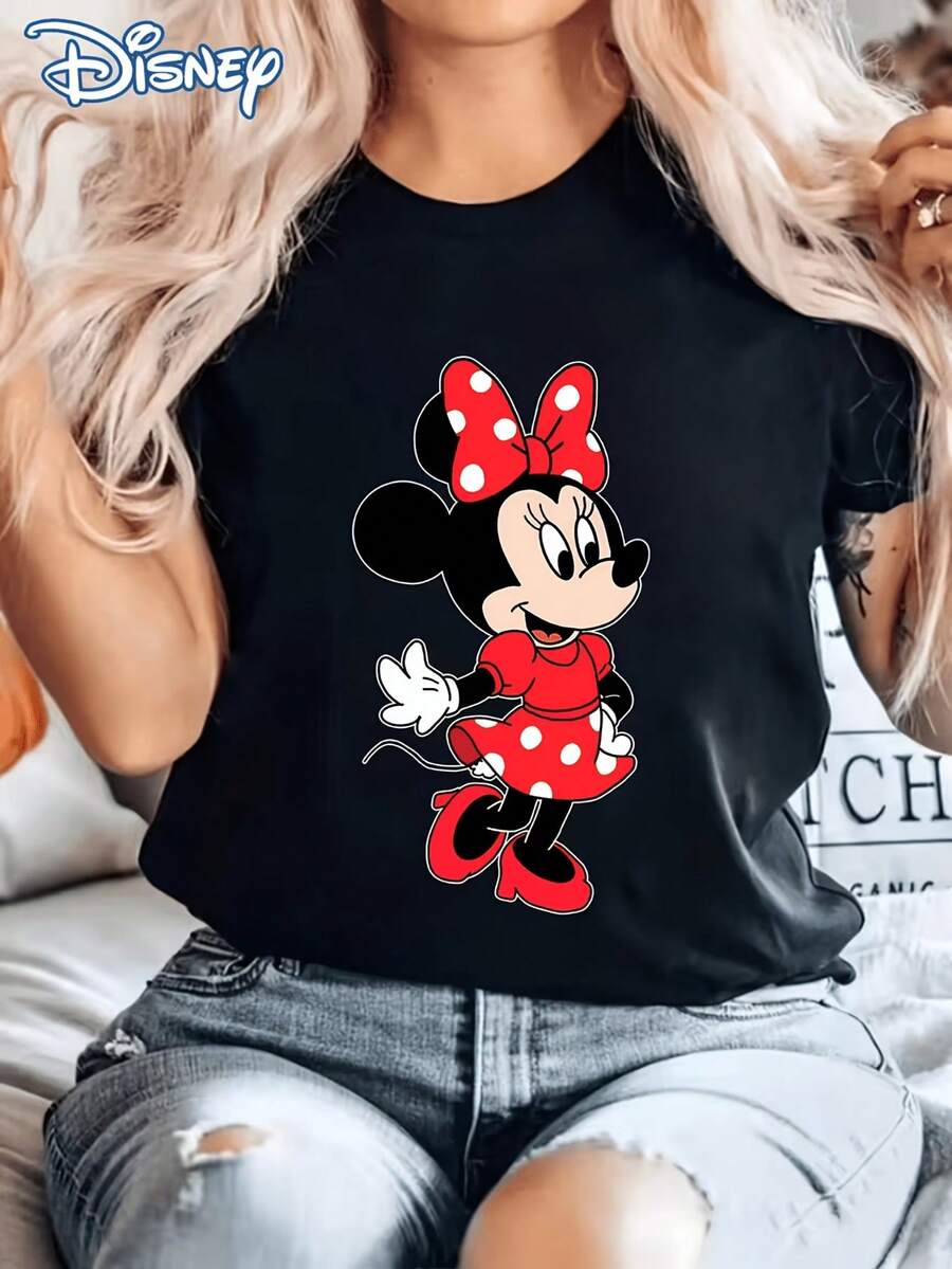 Women's Oversized Black Cotton Short Sleeve T-Shirt With Official Disney Minnie Mouse Print, Red Polka Dot Dress & Bow Design, Causal Graphic Tee For Daily Wear, Model With Light Pink Curly Hair And Ripped Jeans, Disney Shirt, Disney Shirts, Summer Outfits For Women, Spring Outfits For Women, Officially Licensed Disney T-Shirts, Disney Men's And Women's Spring/Summer Fashion Casual Short-Sleeve T-Shirts - 黑色 - 查看 1