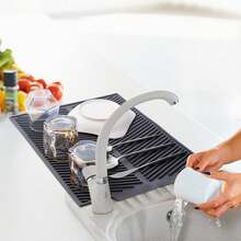 硅胶沥水垫，斜面沥水垫，晾干垫，厨房台面砧板，冰箱抽屉垫，柔软陶瓷质感沥水垫，易于清洁，防滑，耐热，耐磨，可折叠硅胶不锈钢沥水架 - 灰色 - 查看 9