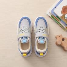 Tenis para Niños y Niñas Zapatillas Deportivas de Malla Transpirable y Piel Sintética con Cierre de  Ajustable Calzado Infantil Casual de Suela Gruesa con Amortiguación Zapatos Deportivos Modernos con Decoración de Letras Estilo de Moda Tenis Ligeros Cómodos Antideslizantes Resistentes al Desgaste - Azul - Ver 11