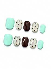 10片装，名为“薄荷巧克力圆点”。这款美甲以清新的薄荷绿为底色，搭配亮泽的深棕色点缀和半透明的波点细节。亮泽的表面如同散落在奶油色底上的薄荷巧克力碎屑般闪耀，营造出清爽甜美的氛围。按压式美甲贴片。 - 彩色 - 查看 2