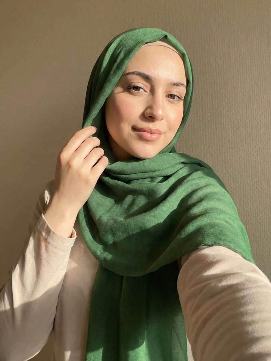 1pc Solid Color Long Scarf, Modest Hijab Suitable For Mosque Use, Sunscreen Headscarf, Beach, Holiday,Travel Essential - Green - View 1