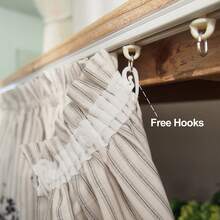 Perdea din material textil cu dungi verticale în stil american, cu flori brodate negre, 1 buc., proiectată cu bandă plisată, ideală pentru un aspect rustic scurt în bucătării, huse de dulapuri sau zone de chiuvetă. - Negru - Vizualizare 6