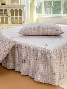 Bộ 3 món (1 ga trải giường, 2 vỏ gối) họa tiết quả anh đào với caro đỏ in hoa và viền lá sen, ga trải giường che phủ toàn bộ giường, chống bụi, có viền váy, bộ 3 món ga trải giường xếp ly kèm 2 vỏ gối. - Mận anh đào - Xem 3