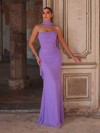 Faeriesty 优雅无肩带褶皱胸部长款派对礼服，高端流畅的垂褶面料和优雅的围巾细节，适合浪漫约会、正式晚宴、时尚摄影、艺术聚会、优雅宴会等场合。