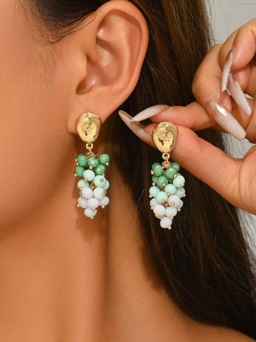 1 Pair Fresh Fashion Sweet Green Dopamine Artificial Crystal Grape Cluster Earrings, Vintage Creative Handmade Beaded Grape Crystal Beaded Earrings Suitable For Women's Daily, Vacation, Party Wear (Purely Handmade, Seed Bead Color, Position And Quantity Random) - Green - View 1