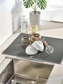 Tapete de drenaje de cocina multifuncional antideslizante con ranuras de drenaje, secado rápido, resistente al calor, tapete de goma, almohadilla para escurridor de platos, protector de encimera para platos, utensilios, tazas, artículos esenciales de cocina de goma, artículos del hogar, regreso a clases para mujeres, mamá, gadgets de cocina - Multicolor - Ver 5