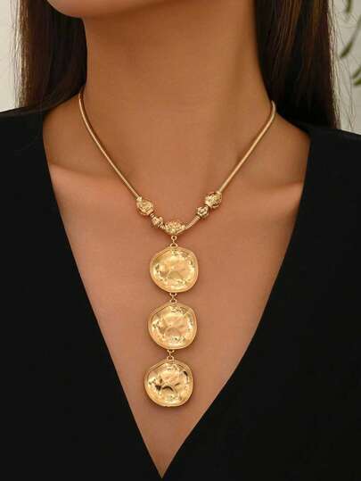 1 chiếc vòng cổ trang sức thanh lịch, sang trọng dành cho nữ, phong cách Bohemian, mặt dây chuyền hợp kim hình đĩa bất đối xứng với họa tiết hoa độc đáo, dây chuyền dạng mắt xích mạ vàng, phù hợp cho các buổi gặp gỡ cao cấp, dạ hội, kỳ nghỉ và tiệc tùng của những quý cô sành điệu.