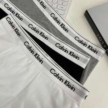 Calvin Klein 3-Pack Premium Gift Set Boxer Briefs | Men's Soft Breathable Cotton Underwear With White Trim, Includes Gift Bag - Đen, trắng và xám - Xem 5
