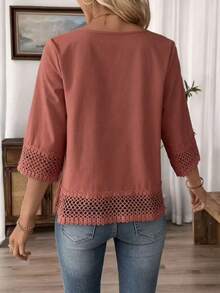 Blusa blanca elegante de talla grande para mujer con adorno de encaje a crochet, de longitud regular para primavera - Rojo ladrillo - Ver 3