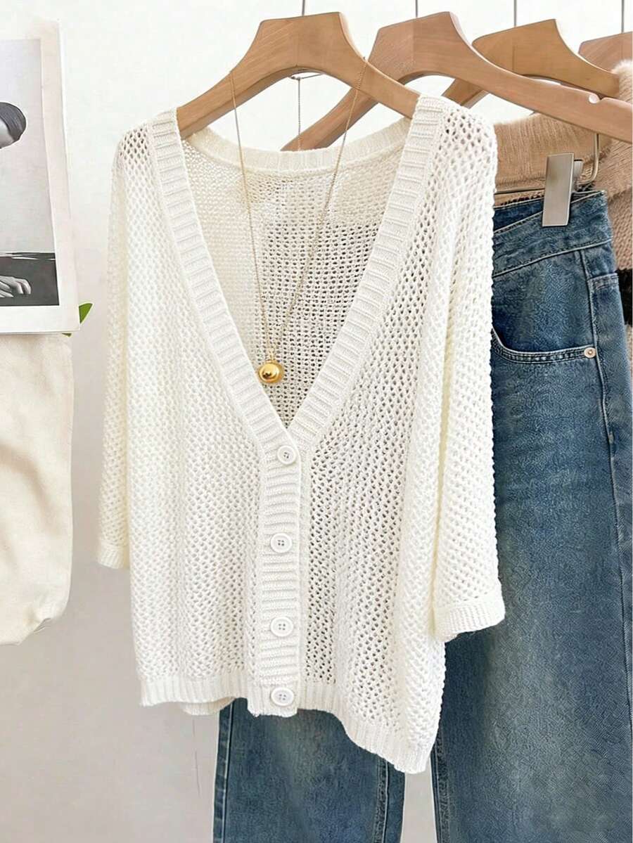 女士深V领针织开衫，七分袖，纽扣前襟，轻薄透气针织上衣。度假装扮，夏季上衣。