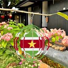 1 chiếc chuông gió kim loại hình cờ Suriname - Móc xoay 360°, in hai mặt, không cần điện, kích thước 24.99x24.99cm, trang trí sân vườn trong nhà/ngoài trời - Món quà hoàn hảo cho Ngày của Mẹ, Ngày của Cha, Ngày Độc lập, Ngày tri ân nhà giáo, trang trí theo chủ đề Suriname, kết cấu kim loại bền chắc, thiết kế phẳng 2D, kiểu móc xoay (giao ngẫu nhiên). - Nhiều màu - Xem 4