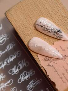 1片超薄柔韧白色草书美甲贴纸，哥特式英文短语美甲贴花，超薄凝胶美甲配件 - 白色 - 查看 2