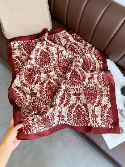 Khăn vuông in họa tiết Pháp, 70cm, chất liệu lụa vân xương cá, thích hợp trang trí.