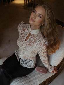 春秋季蕾丝钩领修身白色衬衫，时尚优雅的OL风，修身剪裁，泡泡袖设计，全蕾丝镂空纽扣，法式浪漫气息，优雅内搭 - 白色 - 查看 2