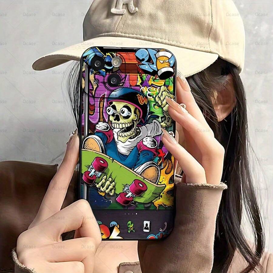 Funda mate para teléfono con diseño de calavera verde sobre patineta, que ofrece protección completa de 360 grados para varios modelos de iPhone, incluyendo 11, 12, 13, 14, 15, 16, 17 Pro Max, Plus y Air. - Colores mixtos - Ver 1