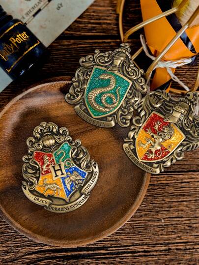 Harry Potter 四大名校徽章，复古胸针，四大名校，周边礼品，背包徽章，时尚装饰礼品[官方授权]